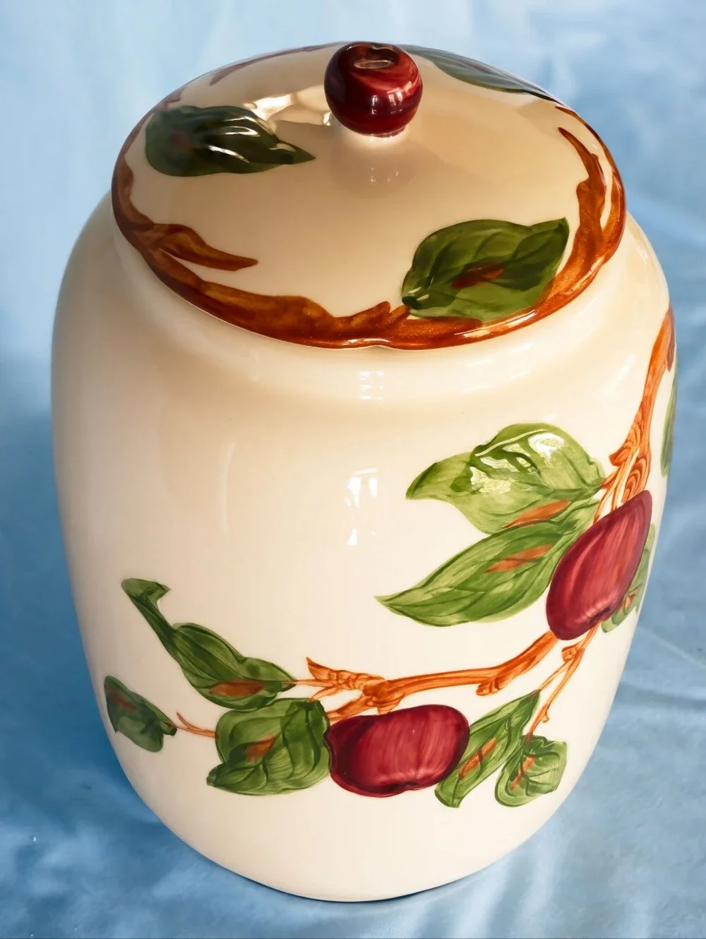 Beautiful Vintage Franciscan Apple Cookie Jar with Lid. Made in California, USA!